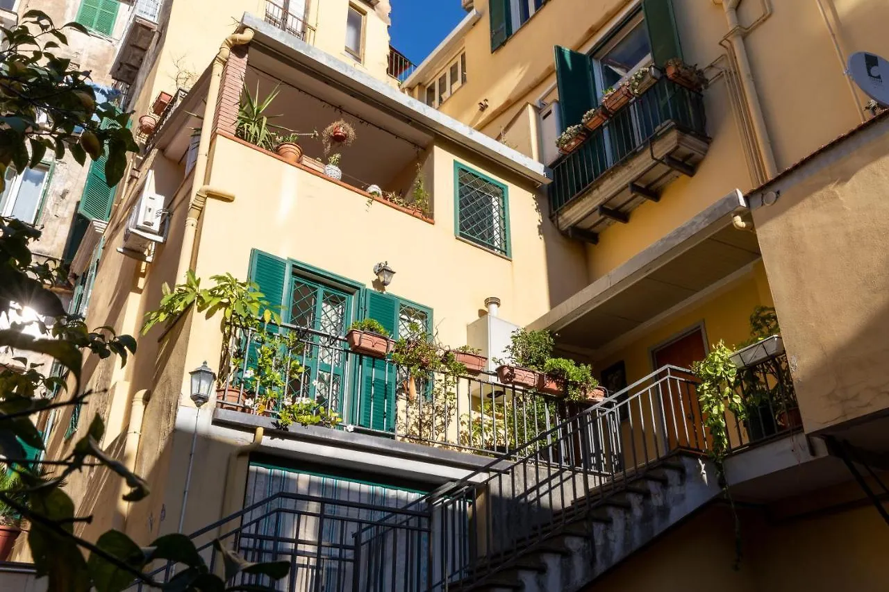 Colored House Until 7 People Above Sqplebiscito Naples Italy