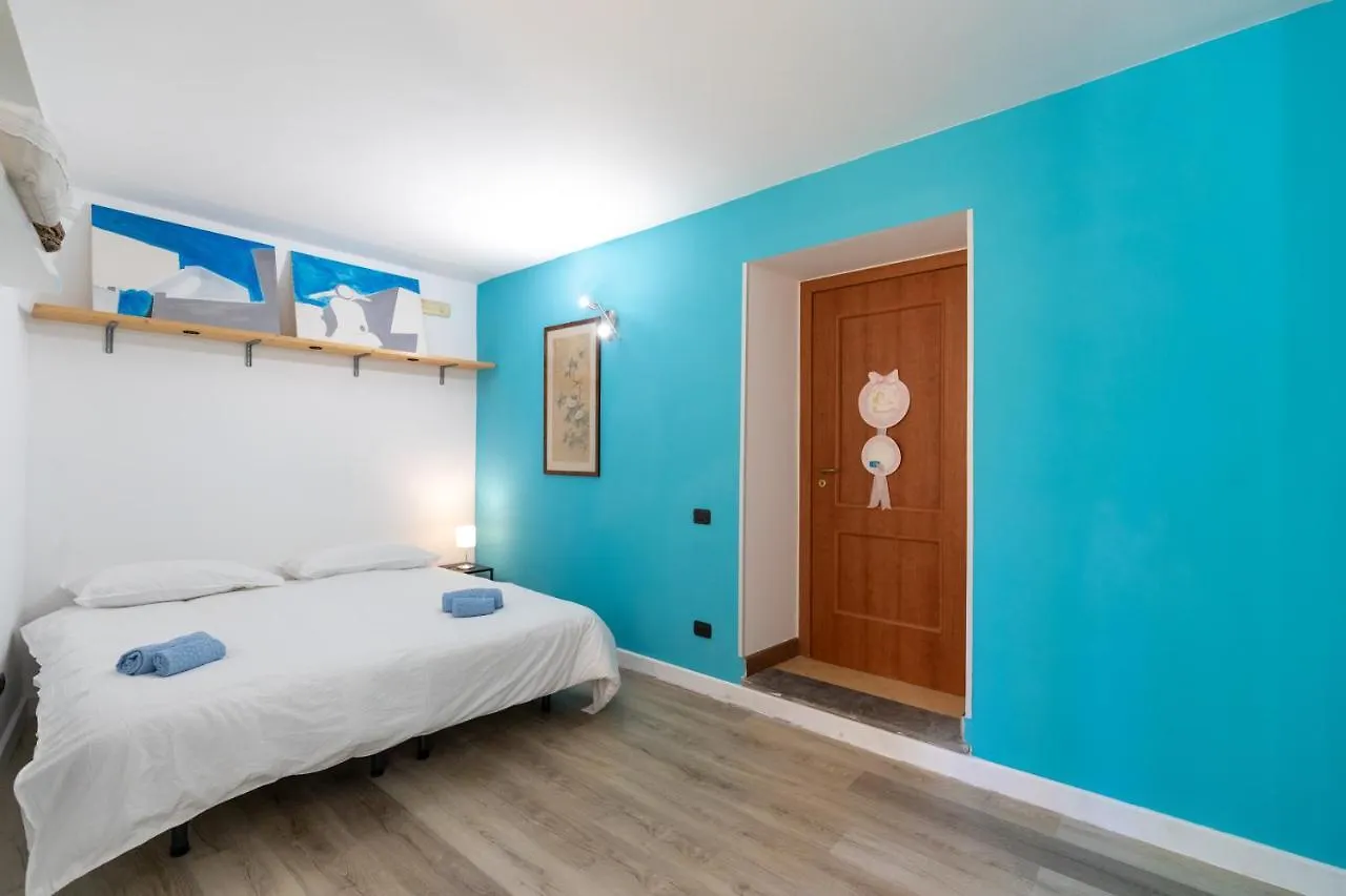Apartment Colored House Until 7 People Above Sqplebiscito Naples Italy