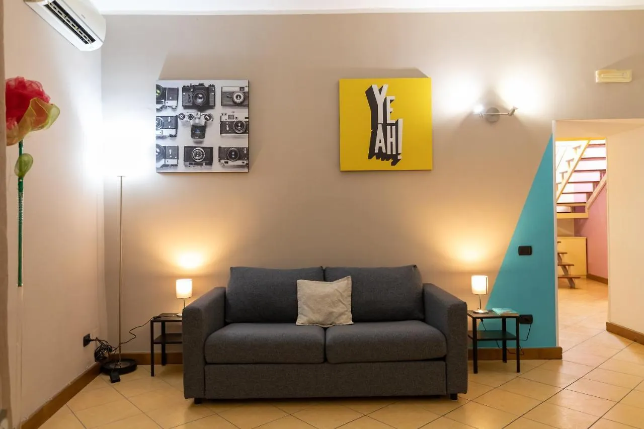 Apartment Colored House Until 7 People Above Sqplebiscito Naples Italy